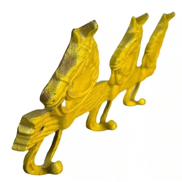CAST IRON Yellow 3 Headed Horse Wall Hook for Hats, Coats, Umbrella, Keys - Picture 3 of 4